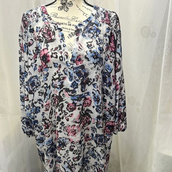 Beautiful, long sleeve floral, print, chaps soft fabric - Picture 1 of 7